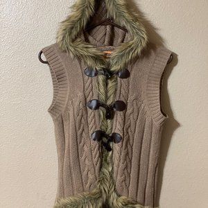 Mudd Sweater Vest Women's Size (L) Light Brown Knit w/Faux Fur Hood